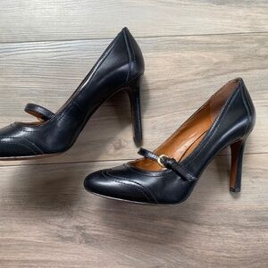 Nine West Wing Tip style Heel Black 7.5